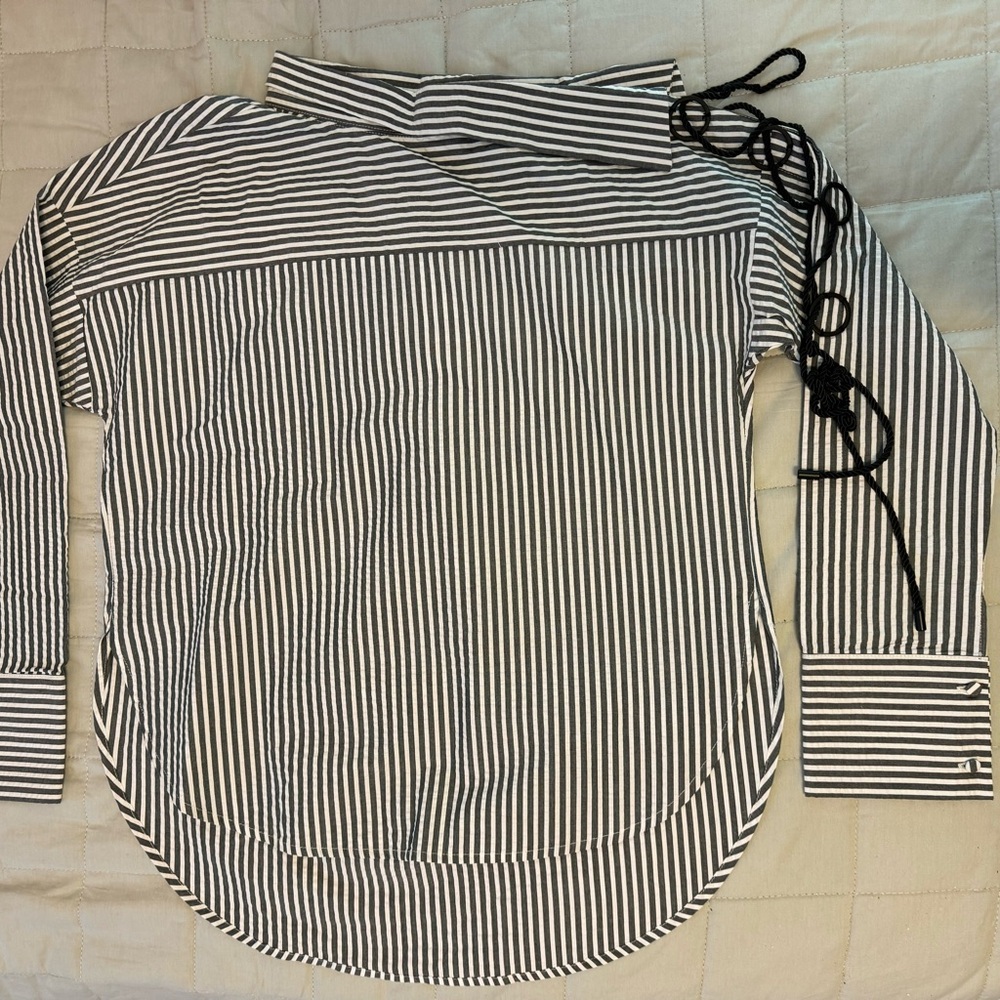 NWT Habitual women’s Small blouse